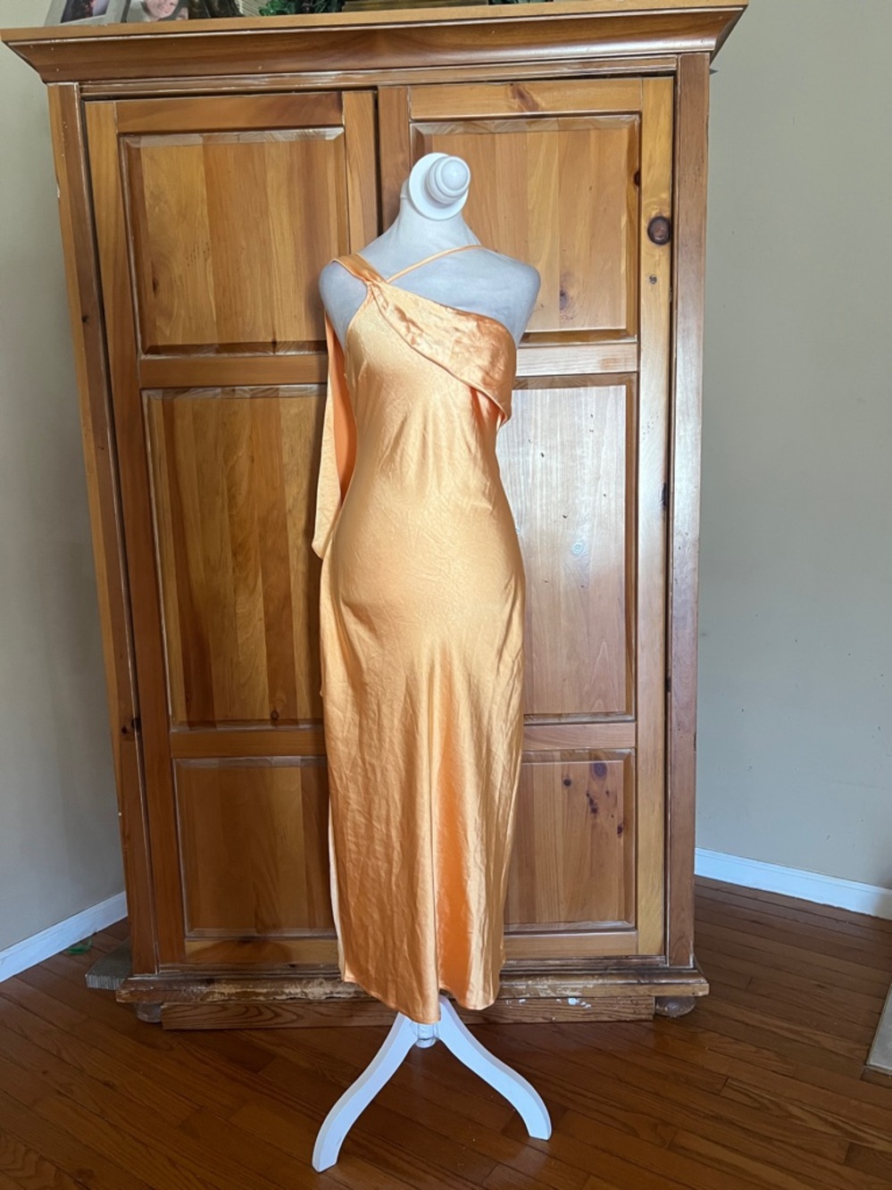 New Lulus One-Shoulder Satin Slip Dress Sz Medium - Picture 3 of 10